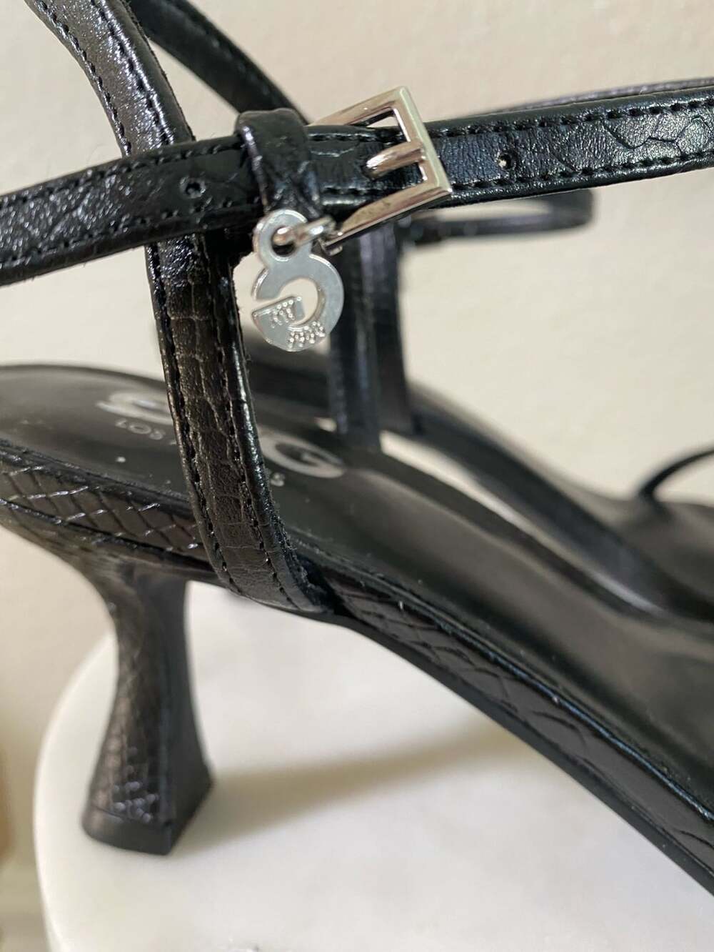 GBG Los Angeles Kitten Heel Sandals Size 8.5 Black Animal Print - Picture 6 of 8